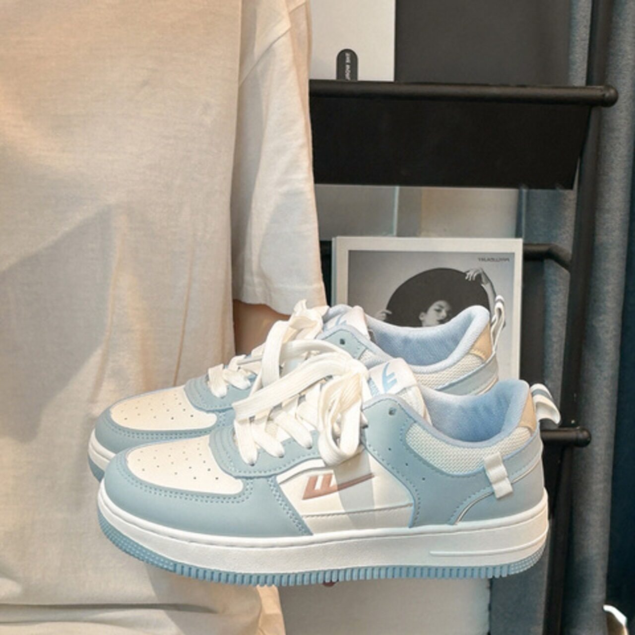 ペアルックノースカロライナブルー カップル向けホワイトスニーカー 